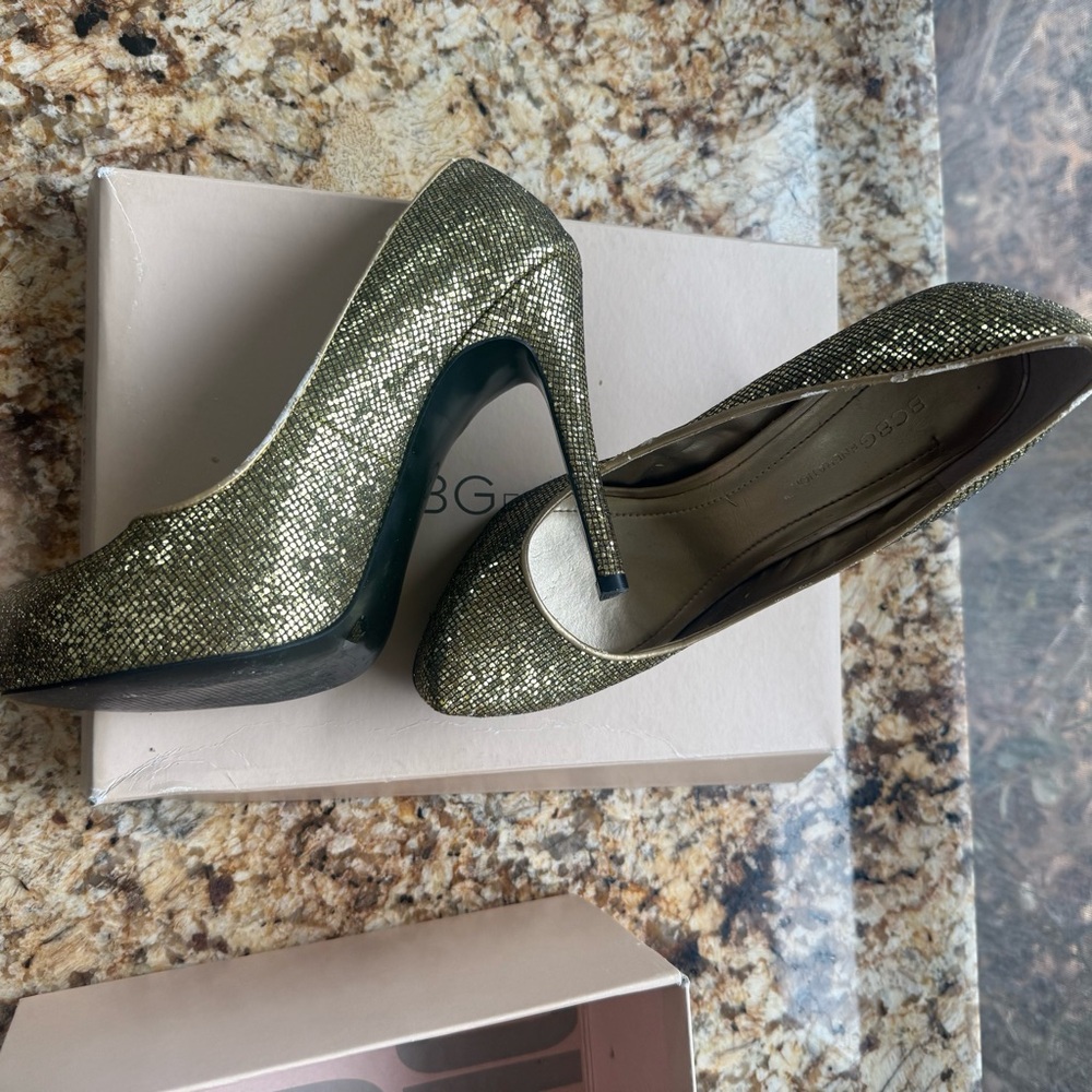 BCBGeneration Gold Heels High Stiletto & Glittery Texture - NEW in box Size 6.5 - Picture 8 of 11
